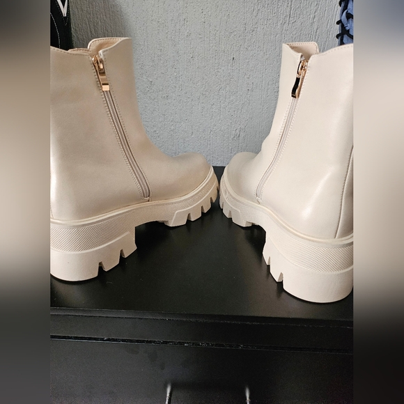 Beige Myles Chelsea Boots - Simmi x Dolls Kill - Picture 3 of 6